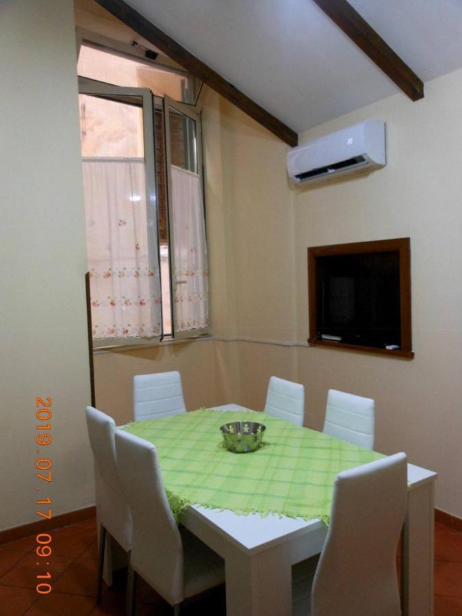 נאפולי Home In Love: Vicoletto Dei Presepi מראה חיצוני תמונה
