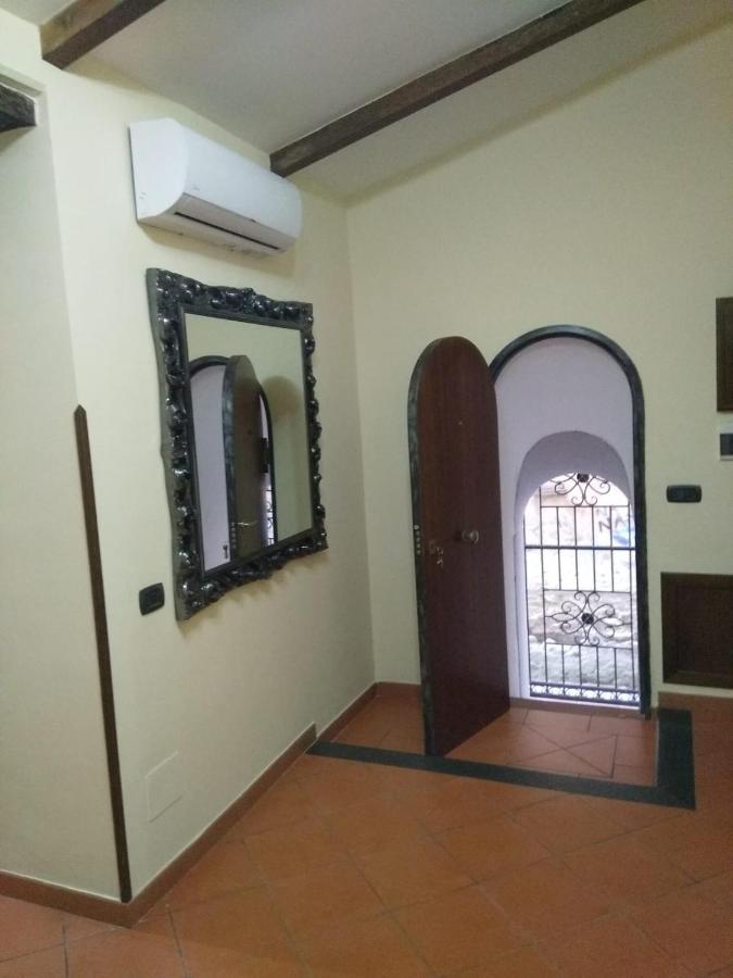 נאפולי Home In Love: Vicoletto Dei Presepi מראה חיצוני תמונה