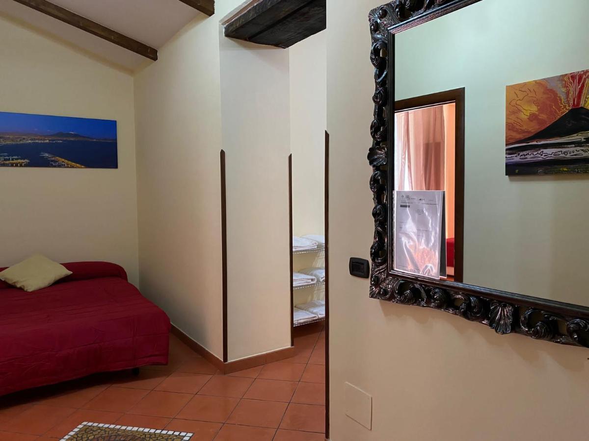 נאפולי Home In Love: Vicoletto Dei Presepi מראה חיצוני תמונה