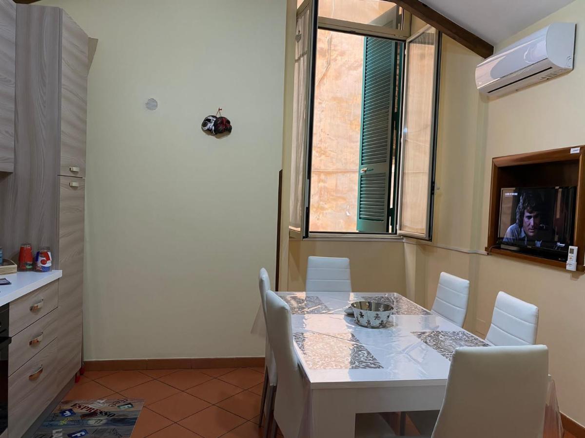 נאפולי Home In Love: Vicoletto Dei Presepi מראה חיצוני תמונה