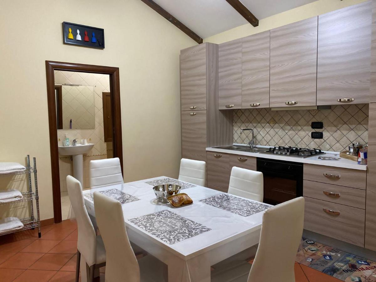 נאפולי Home In Love: Vicoletto Dei Presepi מראה חיצוני תמונה