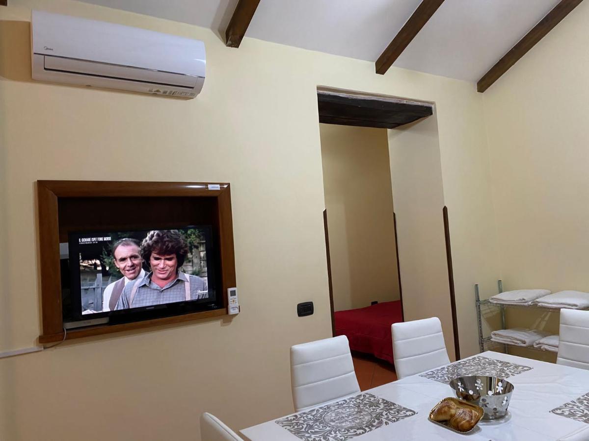 נאפולי Home In Love: Vicoletto Dei Presepi מראה חיצוני תמונה