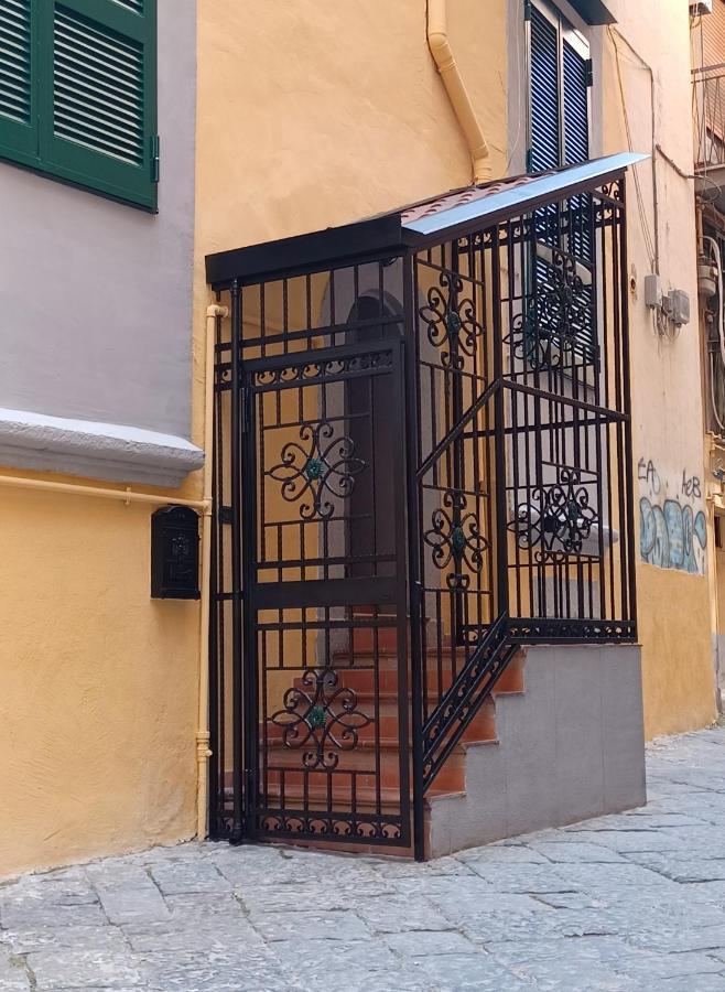 נאפולי Home In Love: Vicoletto Dei Presepi מראה חיצוני תמונה